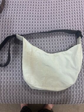 BAGGU grey Canvas Crescent Bag with Black Strap